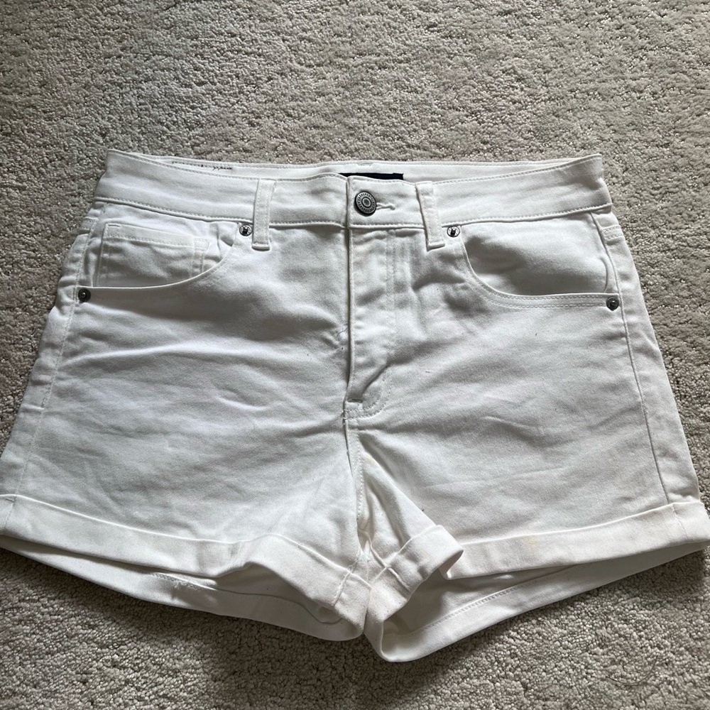 AERO High Rise Midi White shorts